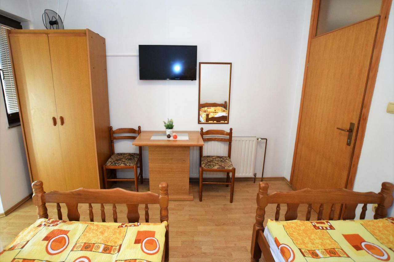 Privatni Smjestaj Most Otočac Εξωτερικό φωτογραφία